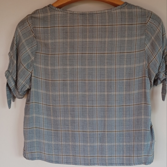 Tresics luxe Large Plaid Short Sleeved Button Up Blouse With Tied Sleeves - Picture 4 of 7